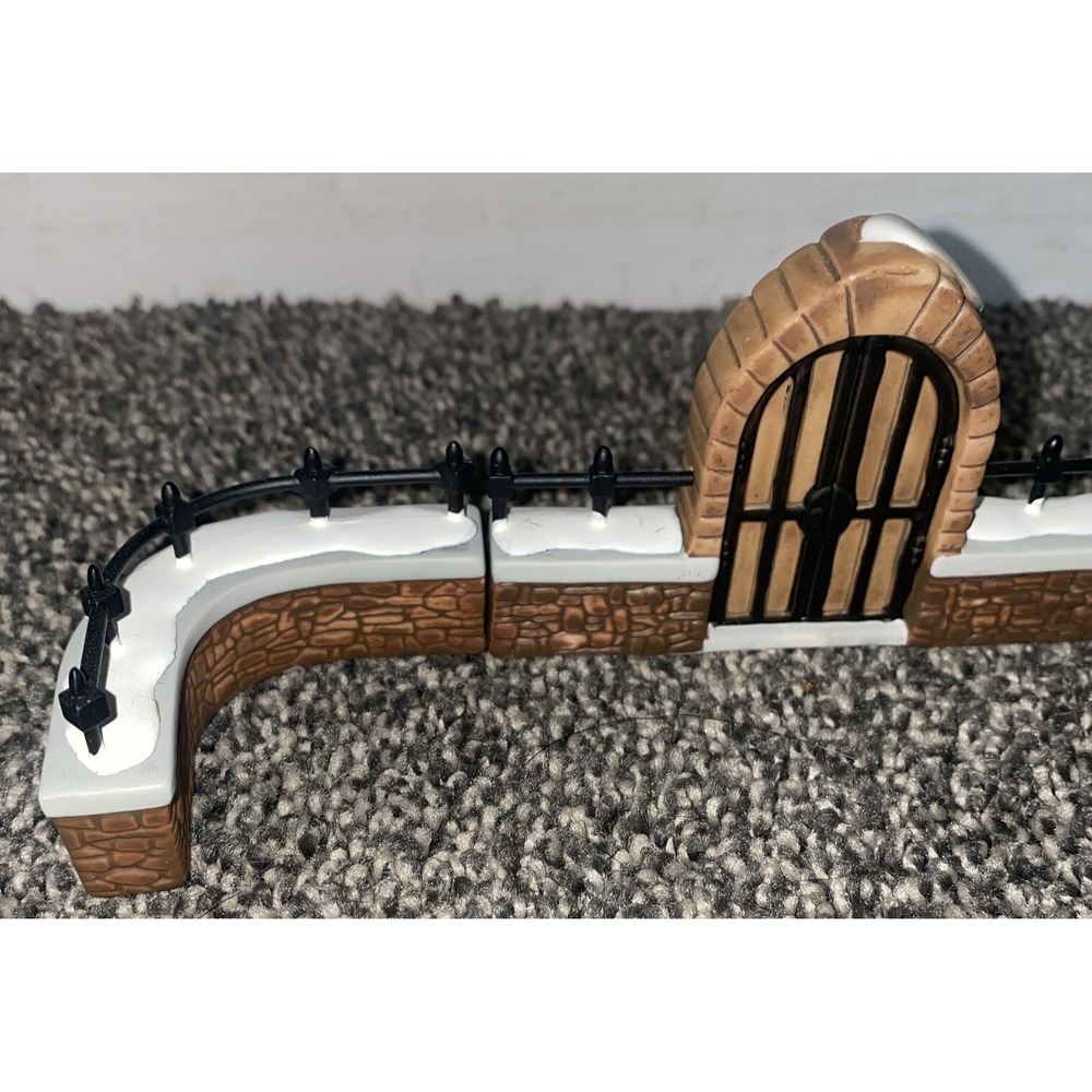 Dept 56 "Churchyard Gate and Fence" Set of 3, Heritage Village Col #5806-8 - Picture 4 of 8